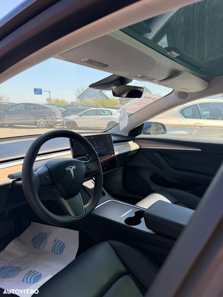 Tesla Model 3 - 7