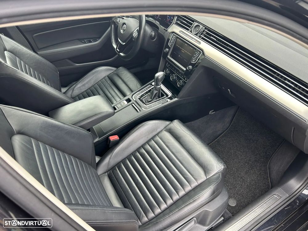 VW Passat Variant 1.6 TDI Highline DSG - 16
