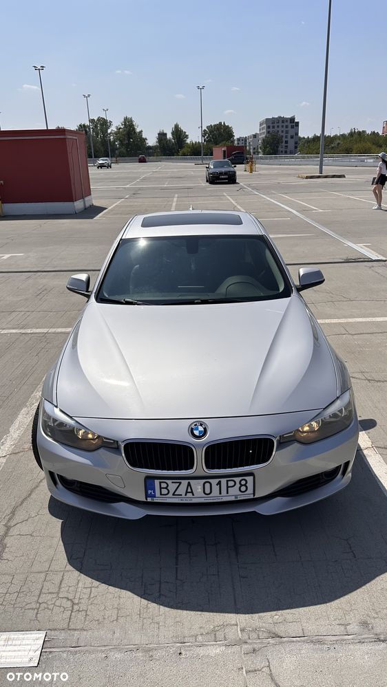 BMW Seria 3 320i - 13