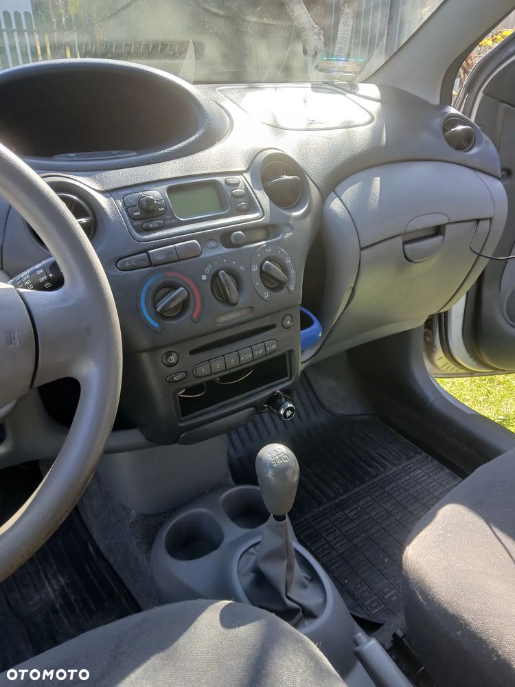 Toyota Yaris 2002 photo 3