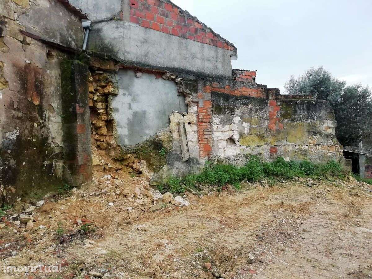 Moradia para Reconstruir - Grande imagem: 2/3