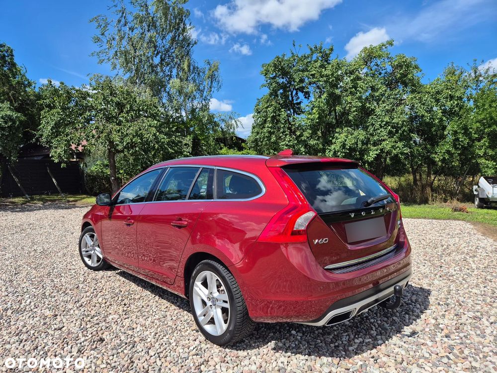 Volvo V60 D6 AWD Plug-in Hybrid R-Design Summum - 27
