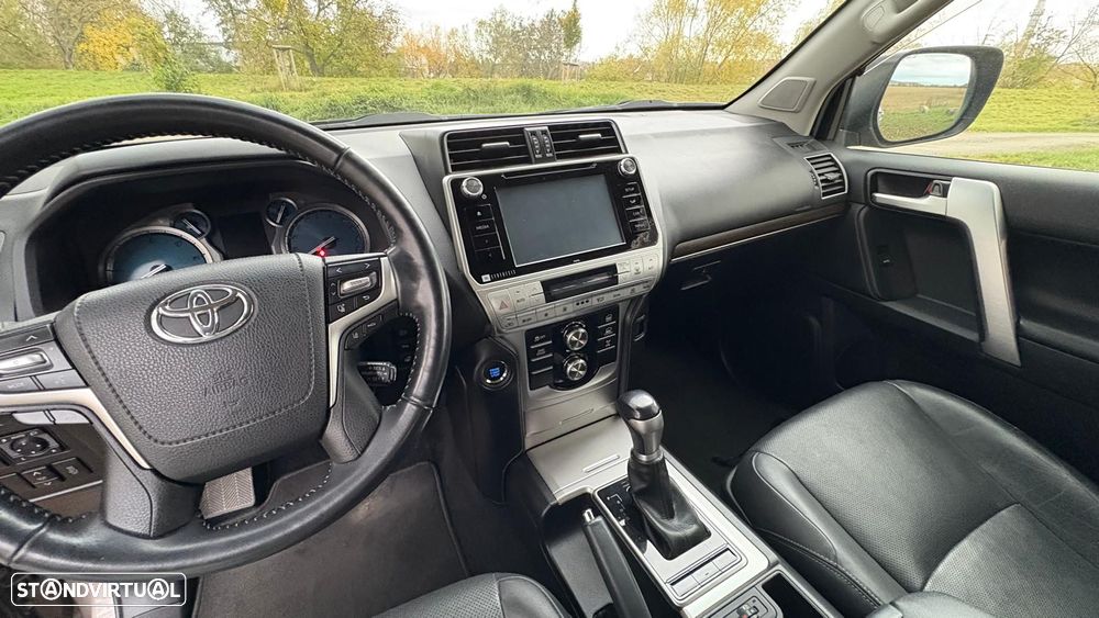 Toyota Land Cruiser 2.8 D-4D Auto Executive - 29