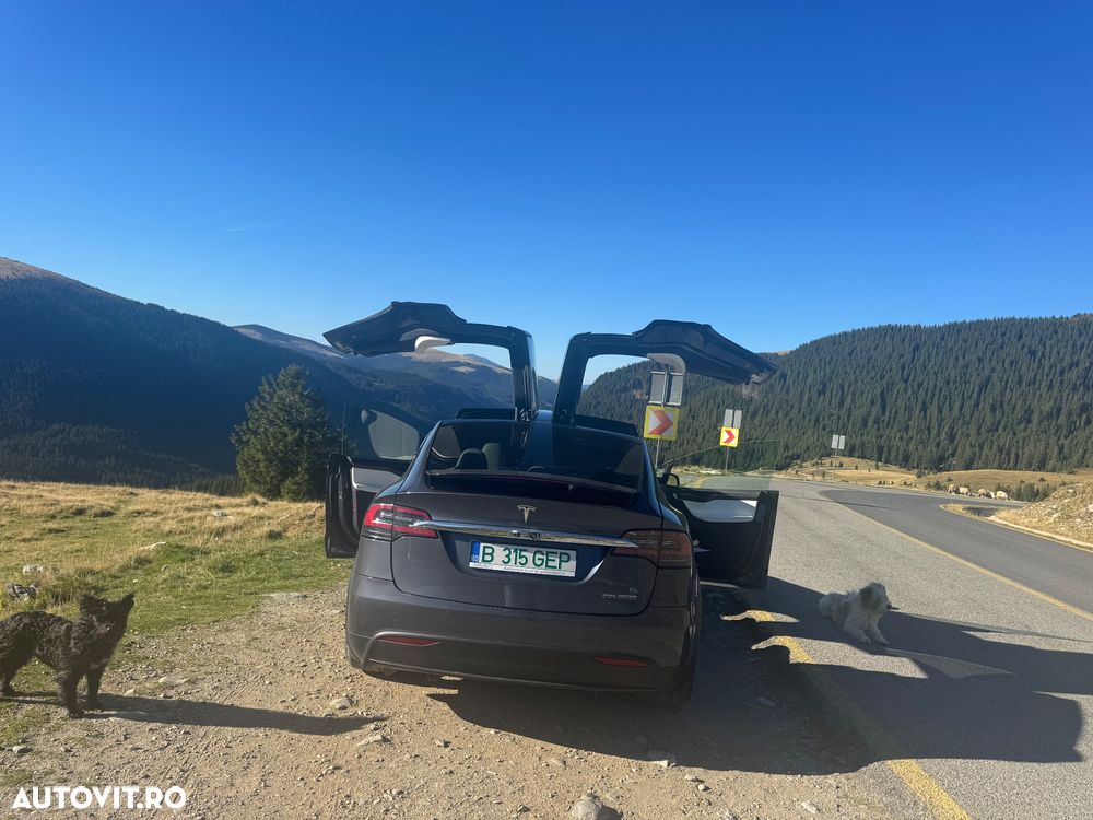 Tesla Model X - 3