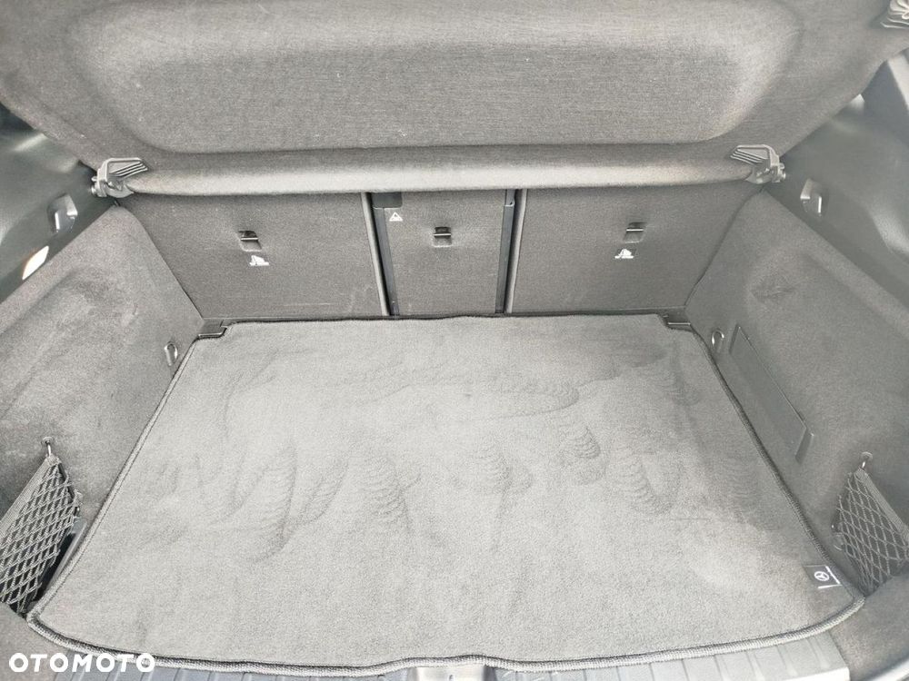 Mercedes-Benz GLA - 23