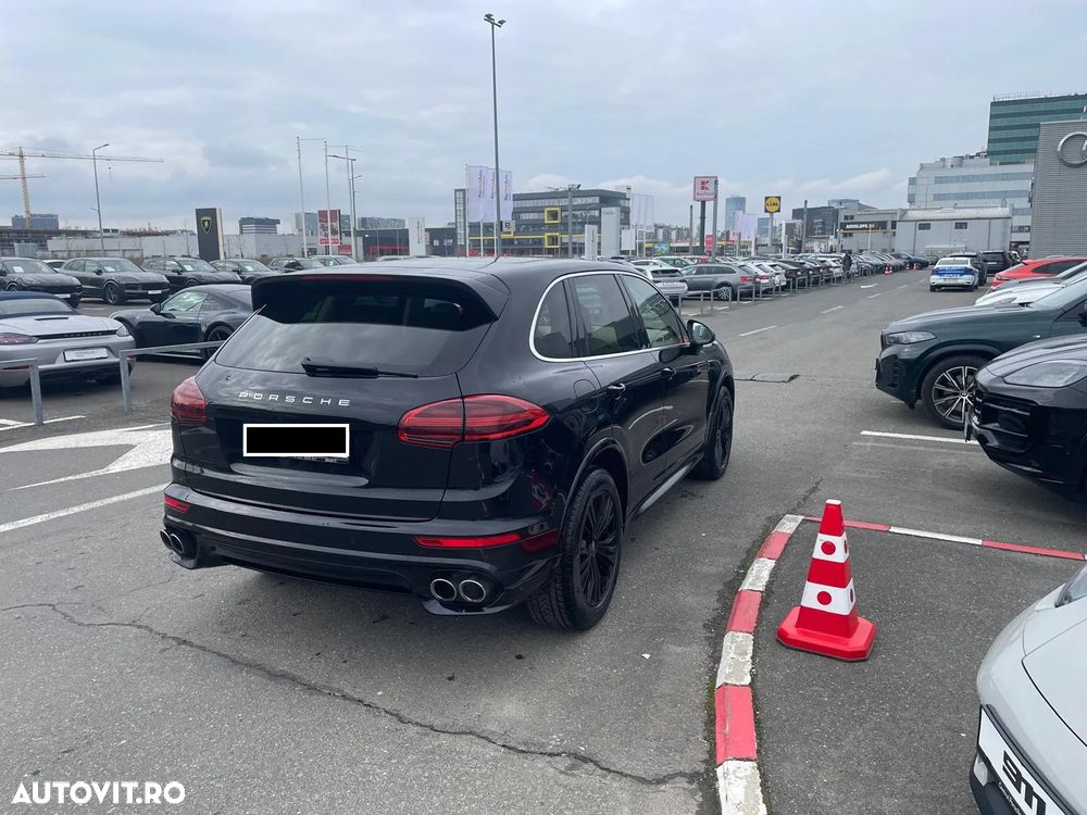 Porsche Cayenne 3.0 L - 12