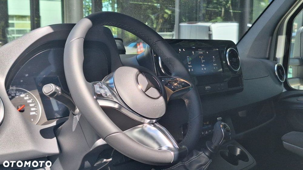 Mercedes-Benz Sprinter - 13