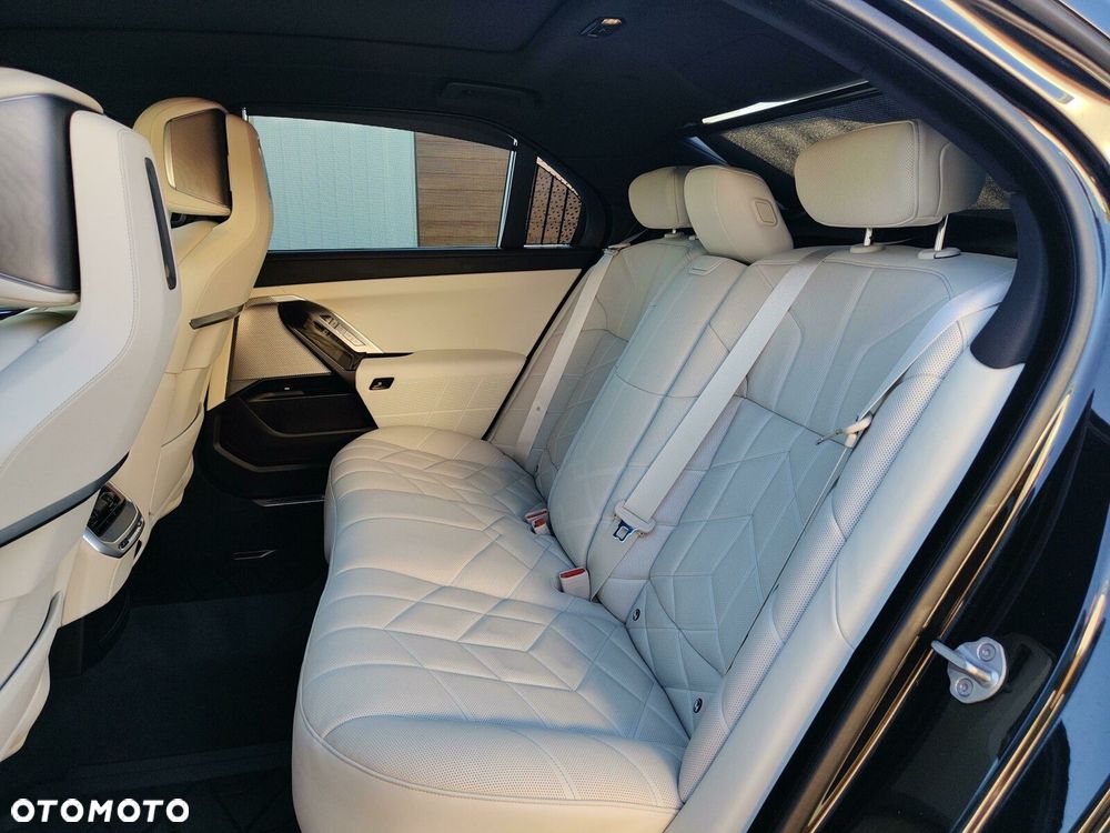 BMW Seria 7 - 18