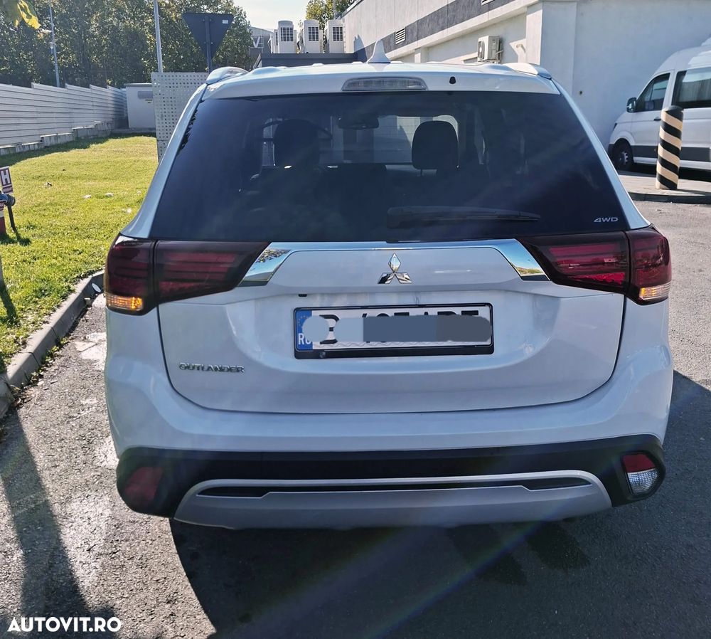 Mitsubishi Outlander 2.0L AS&G CVT Instyle - 4
