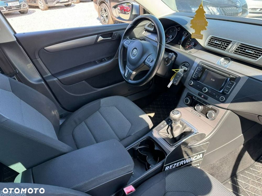 Volkswagen Passat - 11