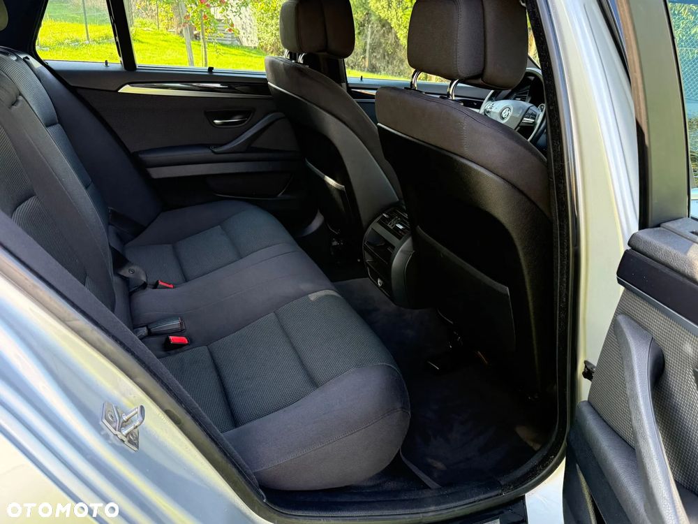 BMW Seria 5 528i xDrive - 12