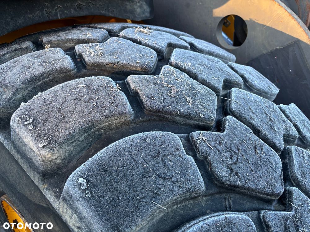 Volvo L150H rok 2016, 26ton, 4,2m3 opony 70%, bdb - 9