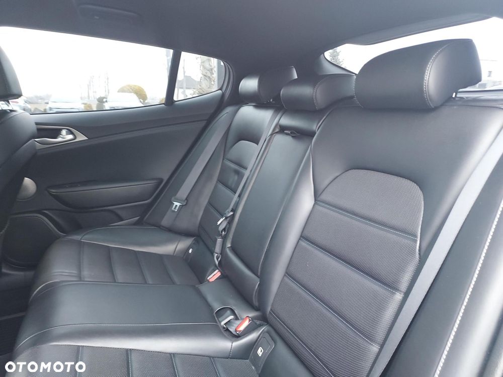 Kia Stinger 17-20 - 16