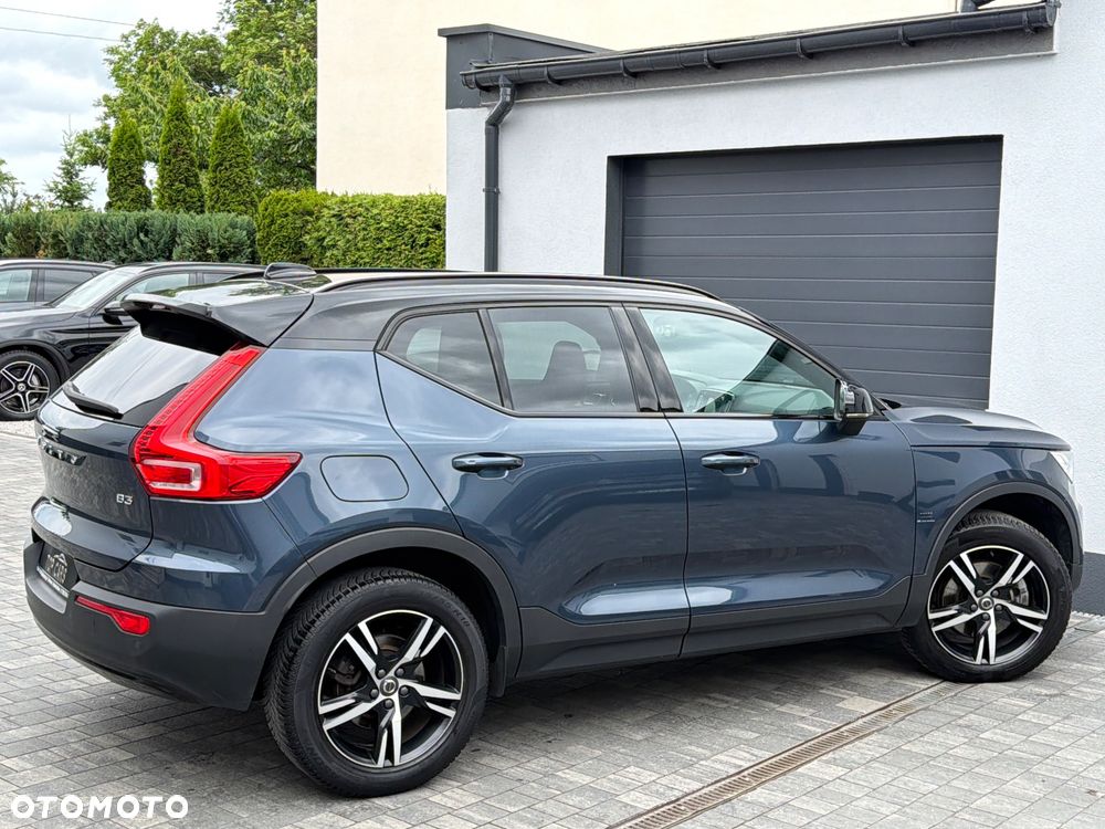 Volvo XC 40 B3 B DKG Ultra Dark - 36