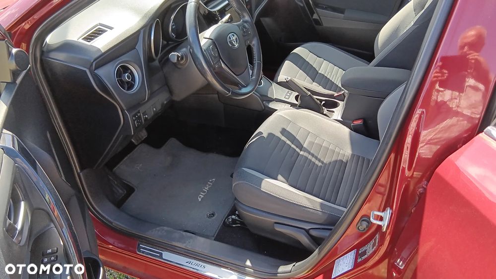 Toyota Auris 1.8 Executive - 3