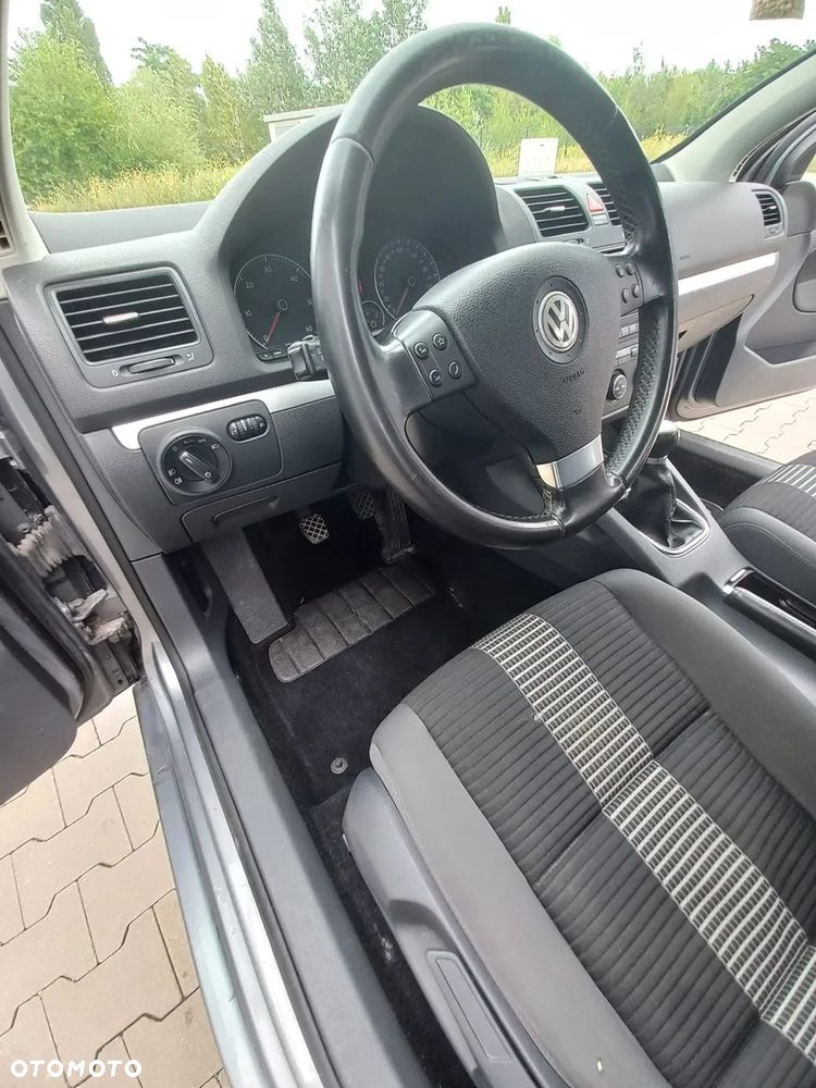 Volkswagen Golf 1.9 TDI DPF United BlueMotion - 24