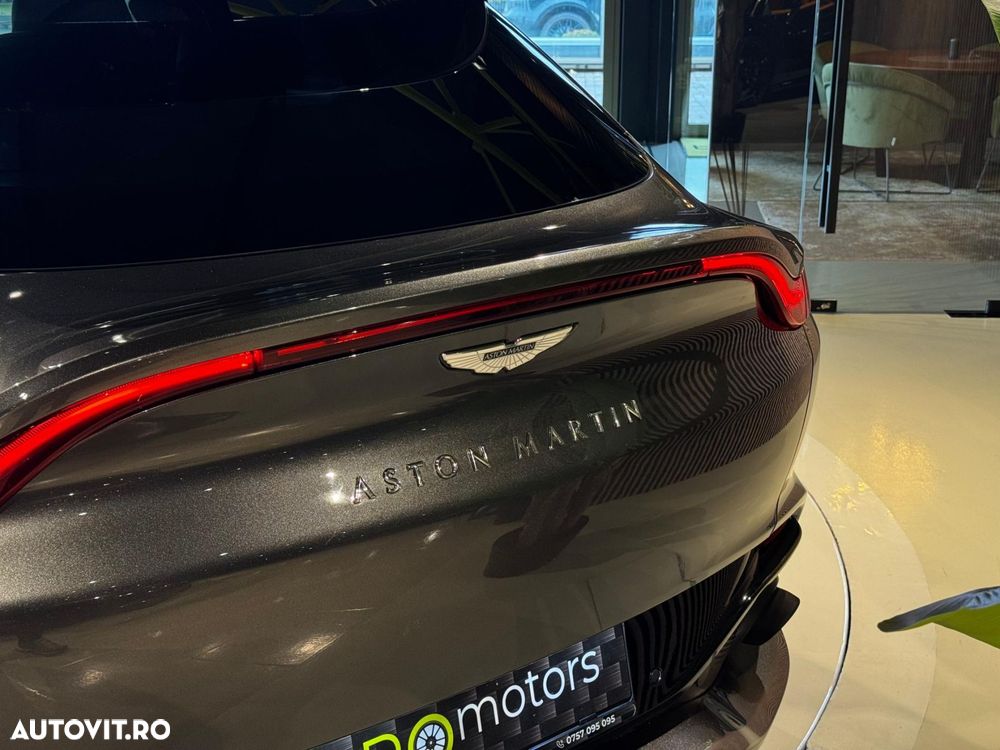 Aston Martin DBX - 11