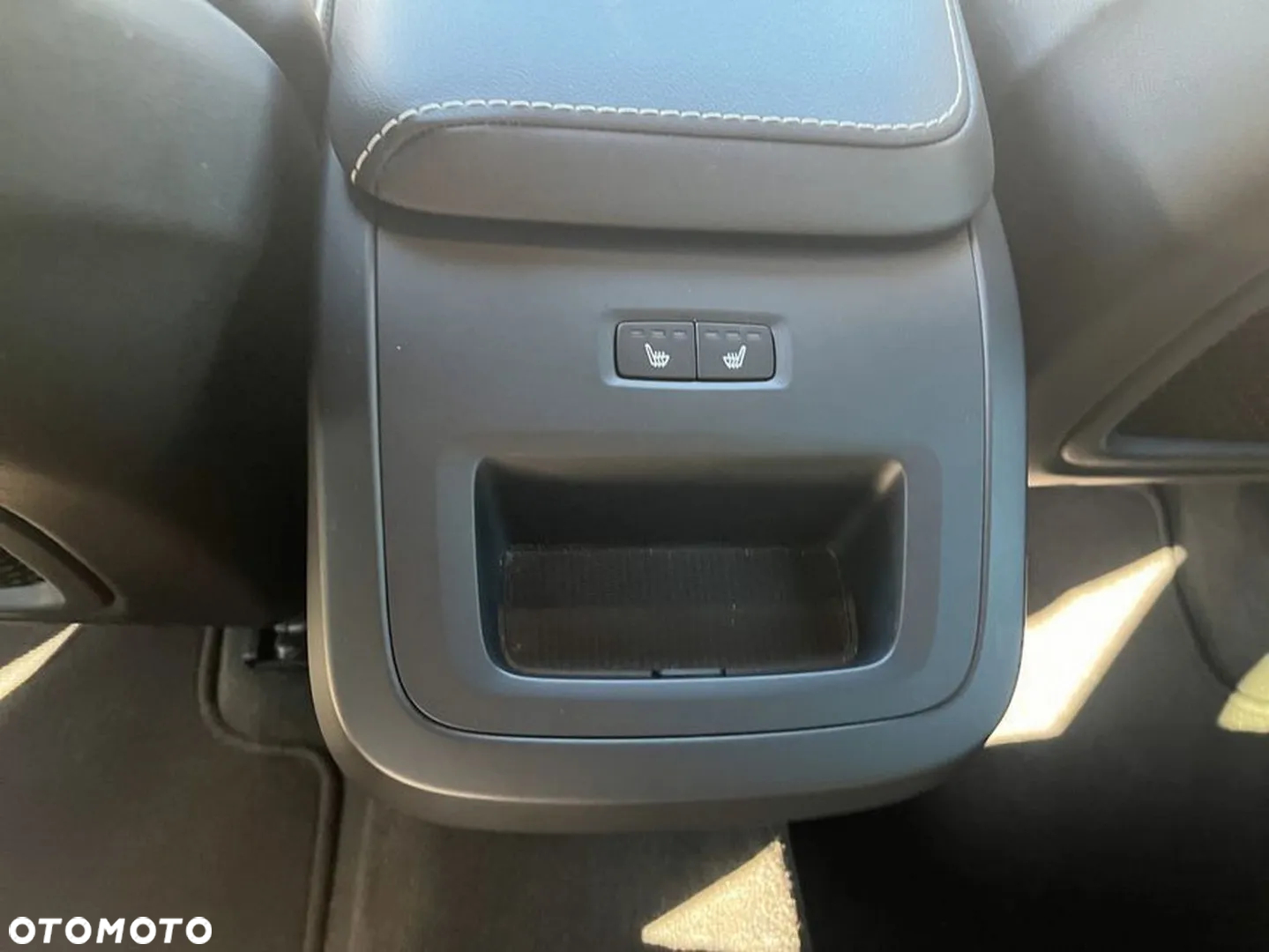 Volvo XC 60 B4 B Plus Dark - 24
