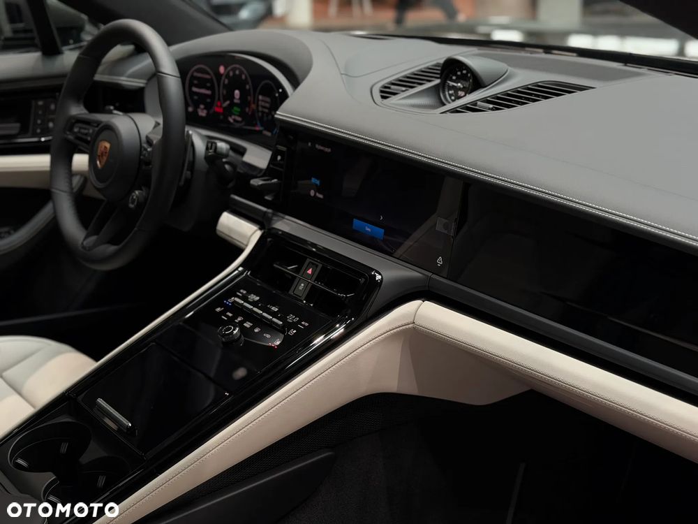 Porsche Panamera 4 E-Hybrid PHEV - 18