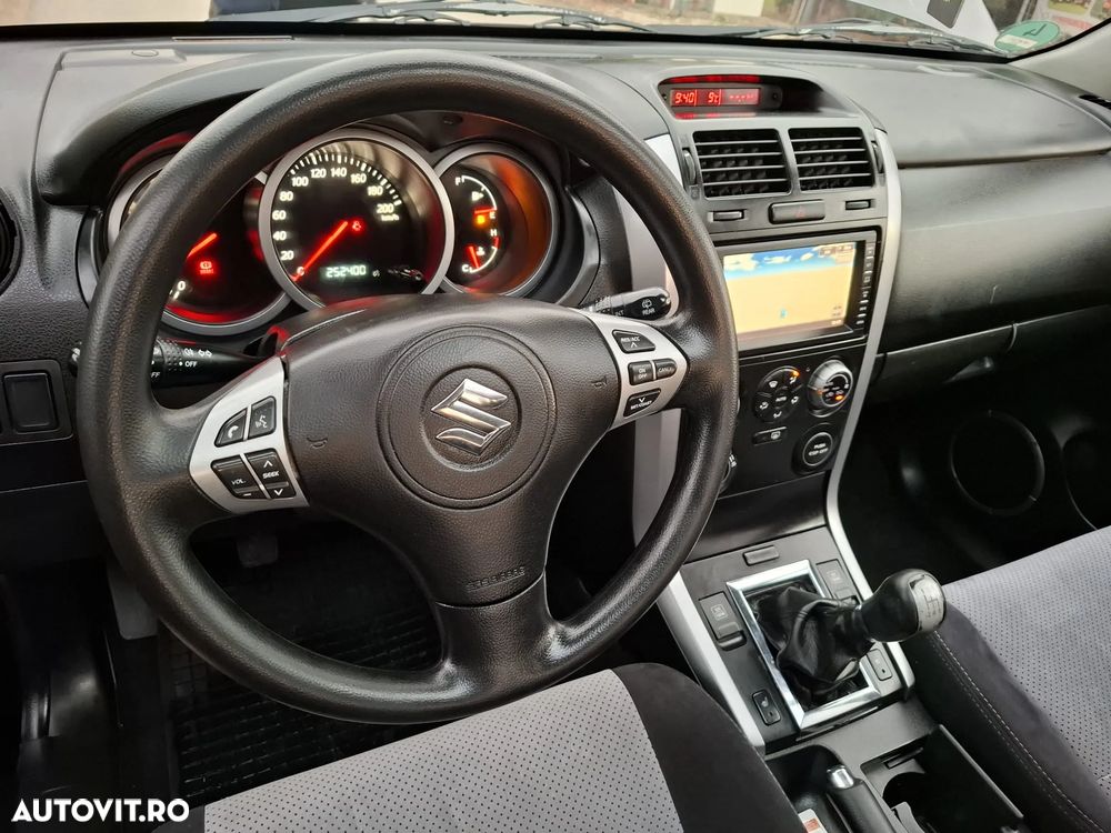 Suzuki Grand Vitara 1.9 DDiS Comfort DPF Limited - 20