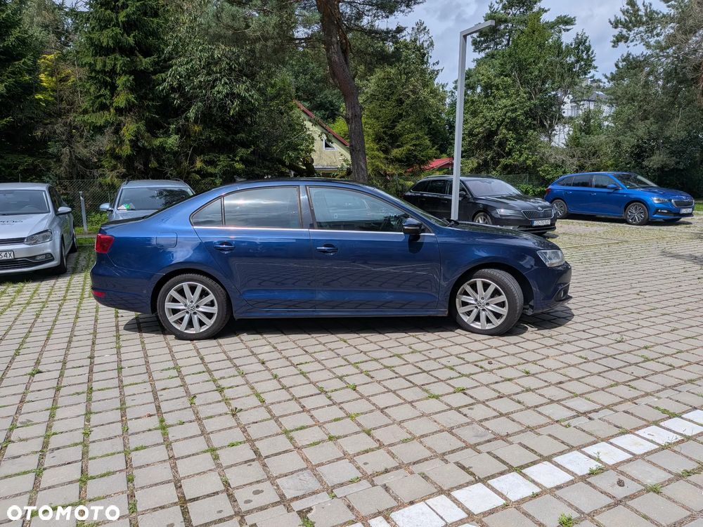 Volkswagen Jetta 2.0 TDI Highline - 10