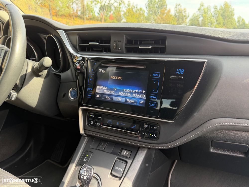 Toyota Auris 1.8 HSD Comfort +P.Techno+P.Sport - 39