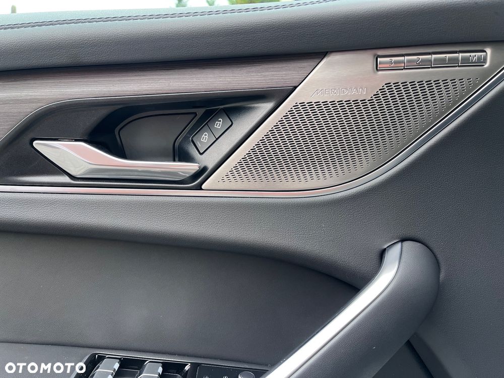 Jaguar F-Pace P250 AWD R-Dynamic S - 12