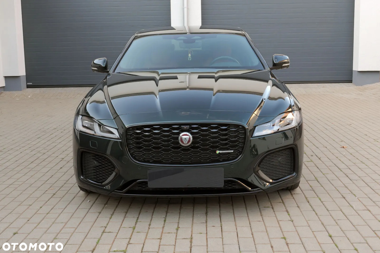 Jaguar XF 2.0 P250 R-Dynamic Black - 4