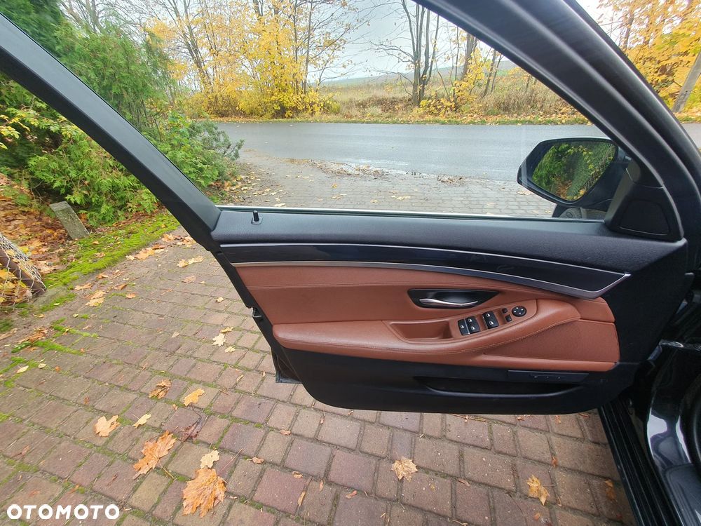 BMW Seria 5 525d xDrive Touring Sport-Aut Luxury Line - 9