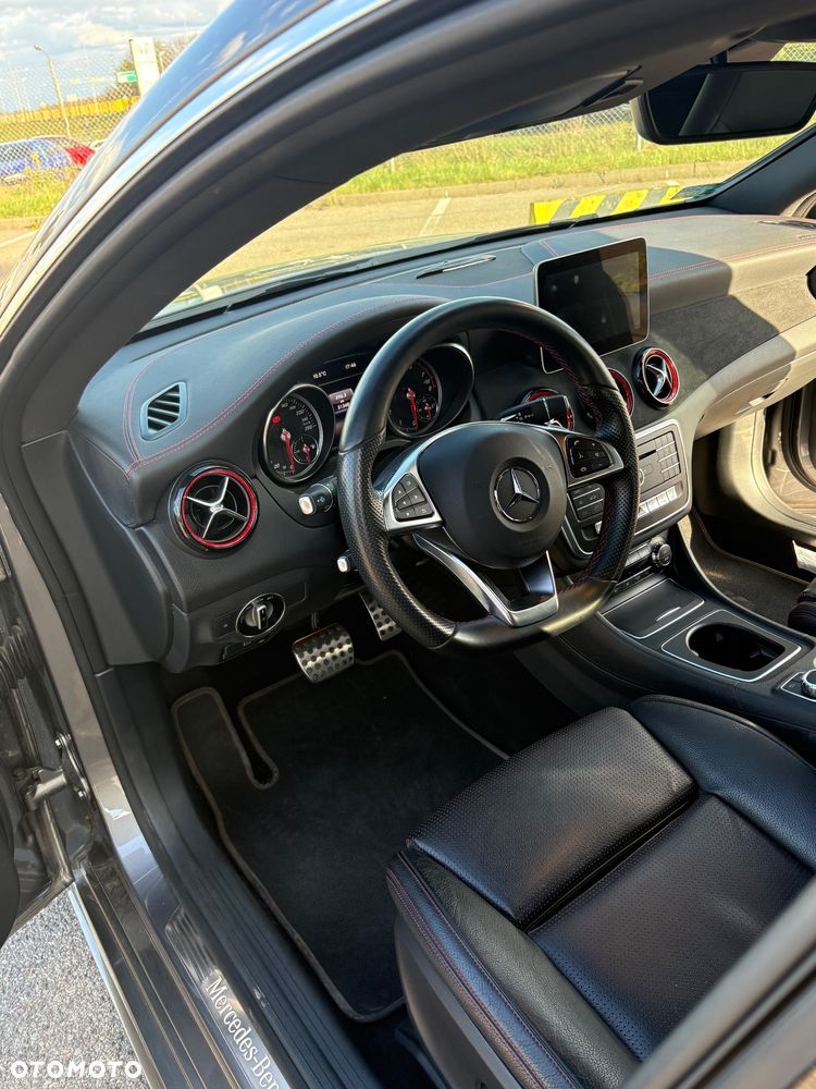 Mercedes-Benz CLA 250 4Matic 7G-DCT AMG Line - 24