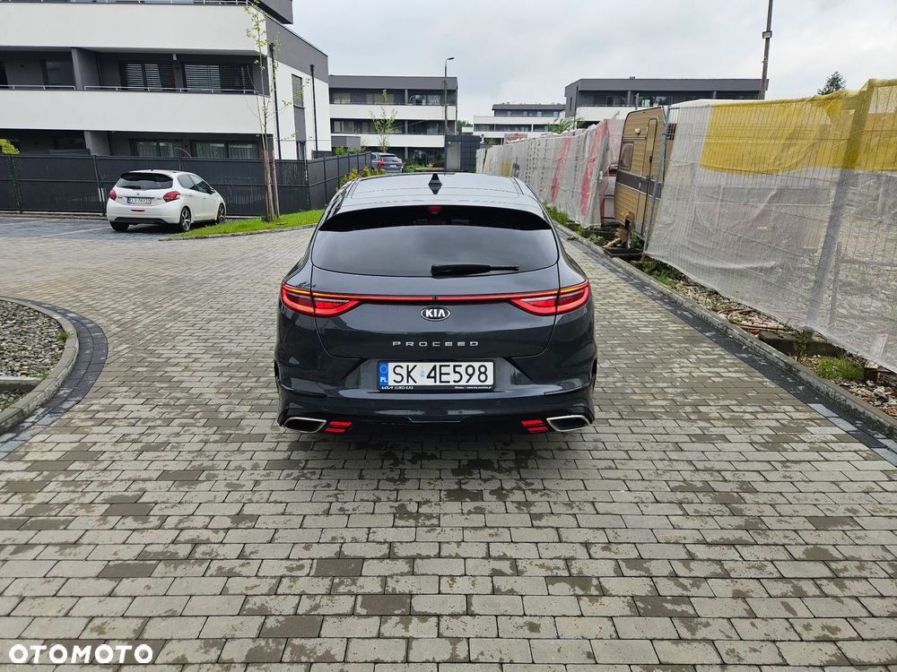 Kia ProCeed 1.6 T-GDI GT DCT - 11