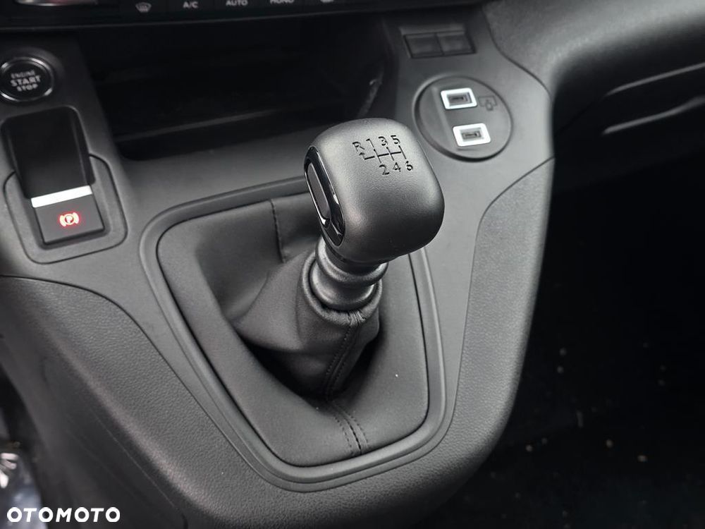 Peugeot Partner Van - 12