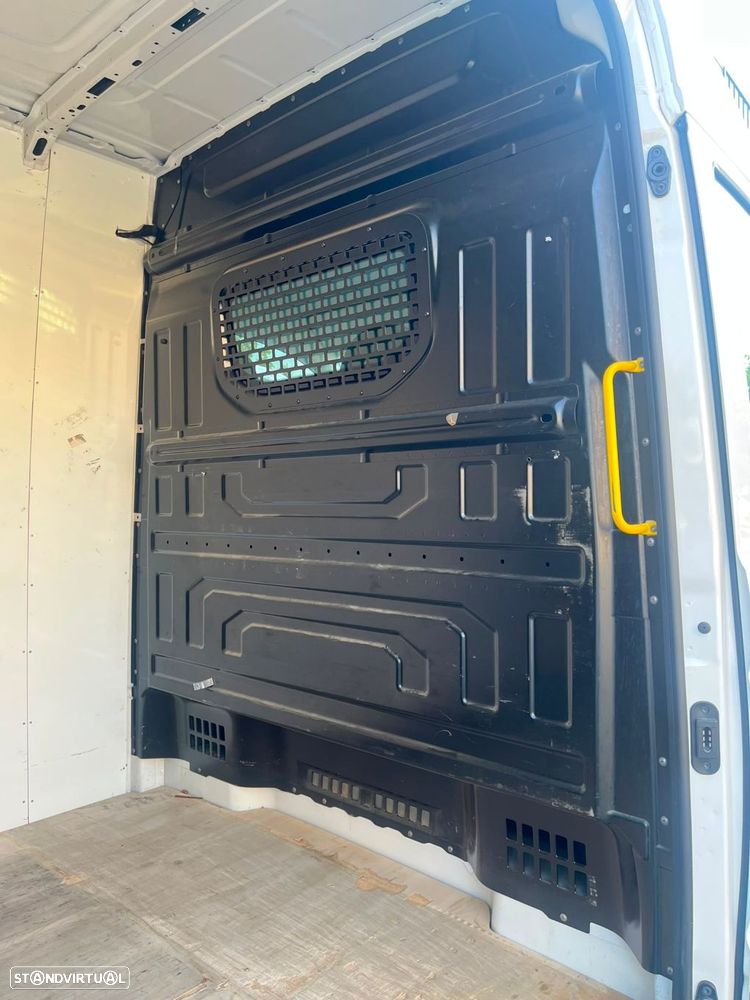 VW Crafter 35 2.0 TDI L4H3 Longo Tecto Alto - 26