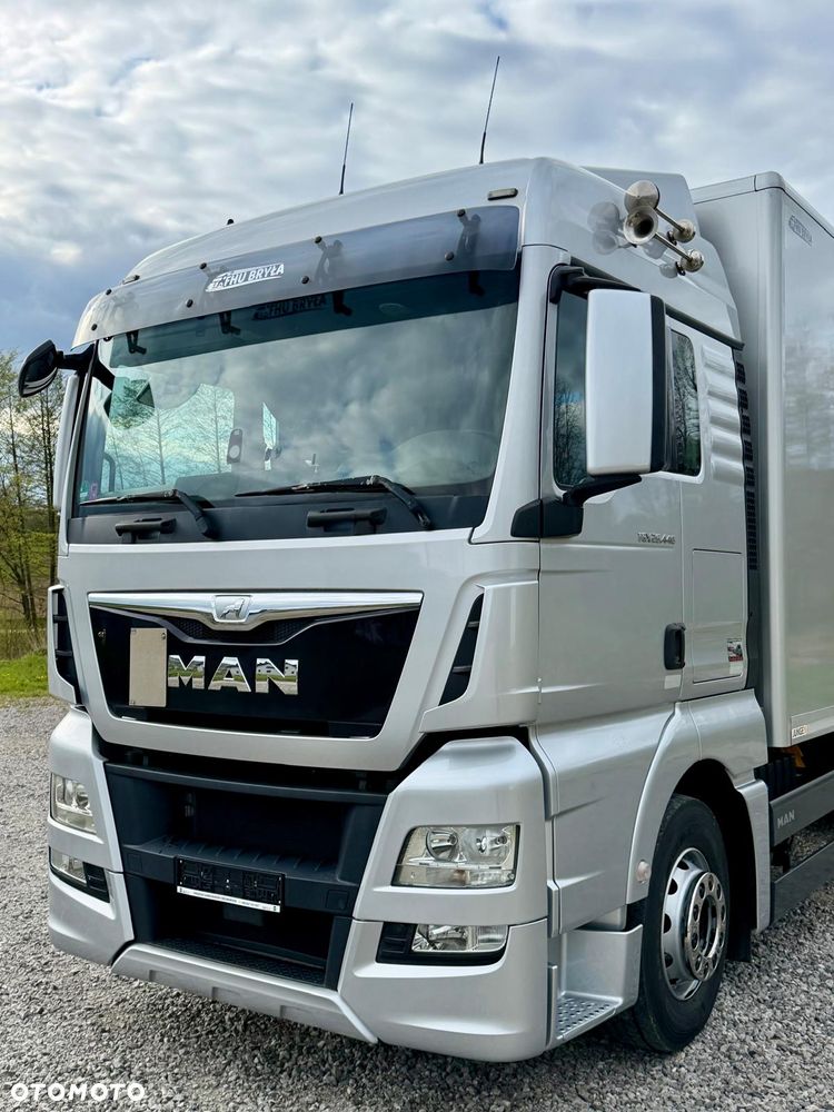 MAN TGX 26.440 / KONTENER / IZOTERMA / WINDA / 20 PALET / CAŁY NA PODUSZKACH / 3 OSIE / 3 OŚ PODNOSZONA + SKRĘTNA / EURO 6 / SPROWADZONY / SERWISOWANY - 16