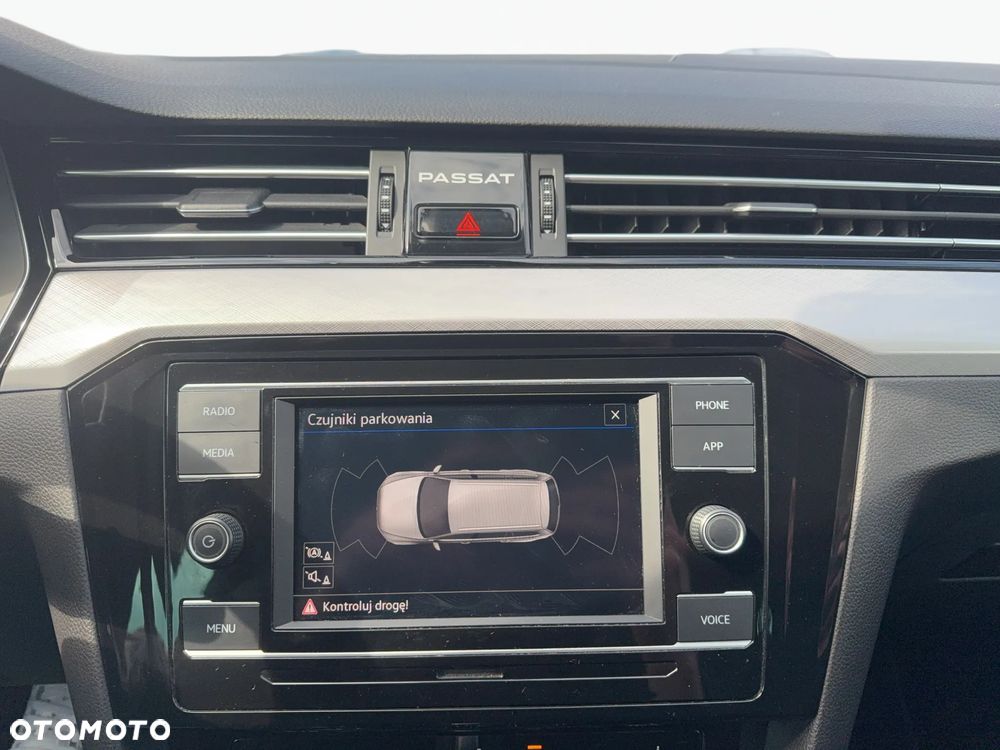 Volkswagen Passat - 16