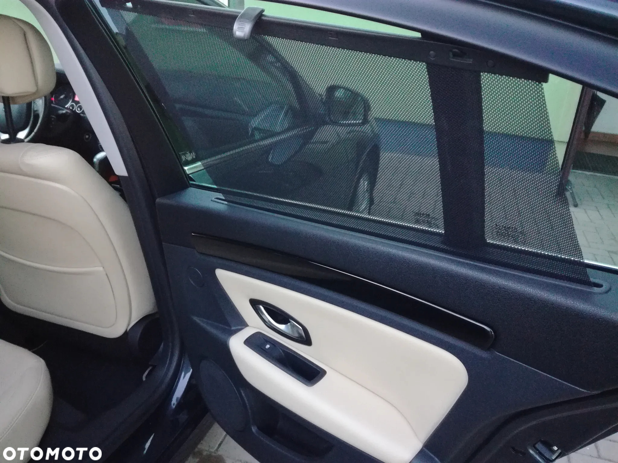 Renault Laguna 2.0 dCi Initiale - 11