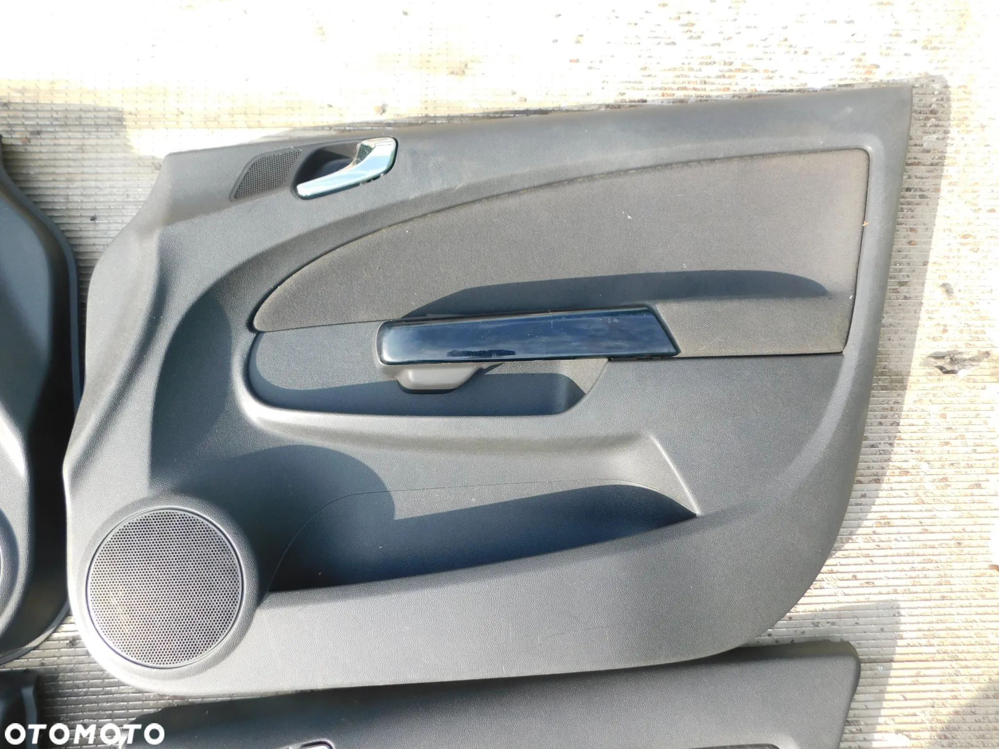 boczki tapicerka drzwi OPEL CORSA D 5D - 4