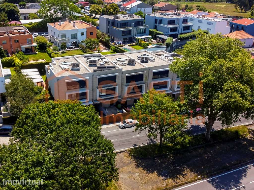Moradia T5 Com Piscina