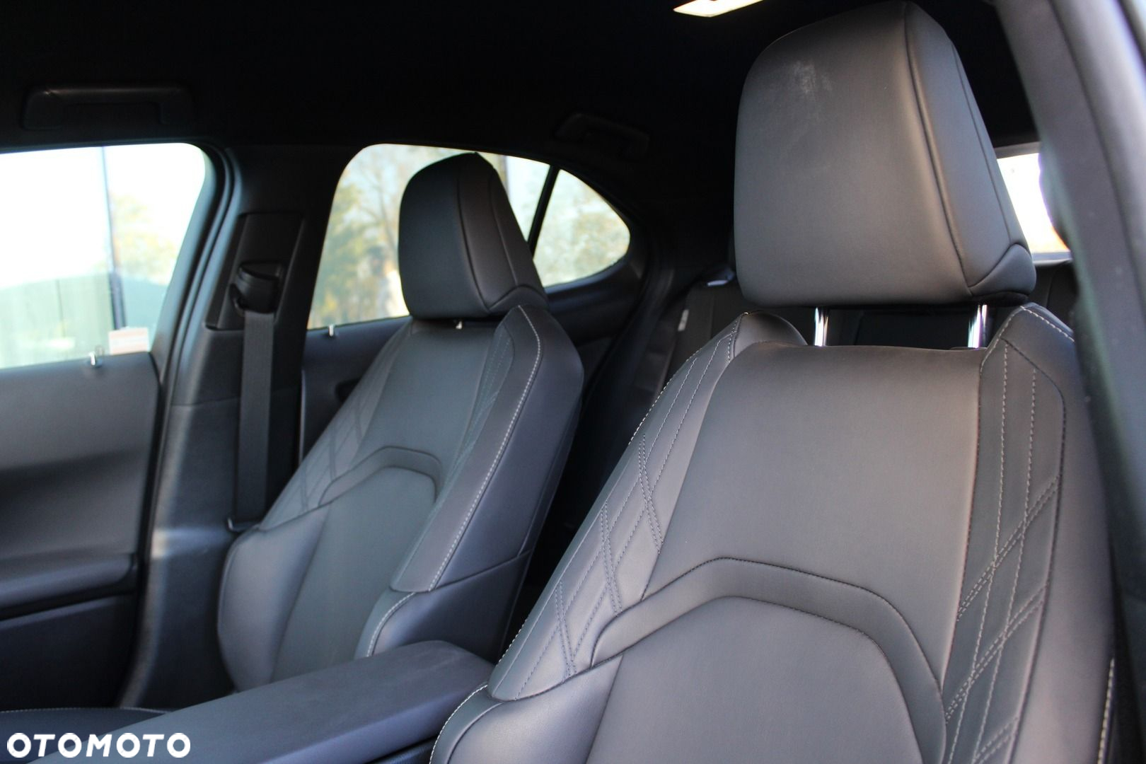 Lexus UX - 16