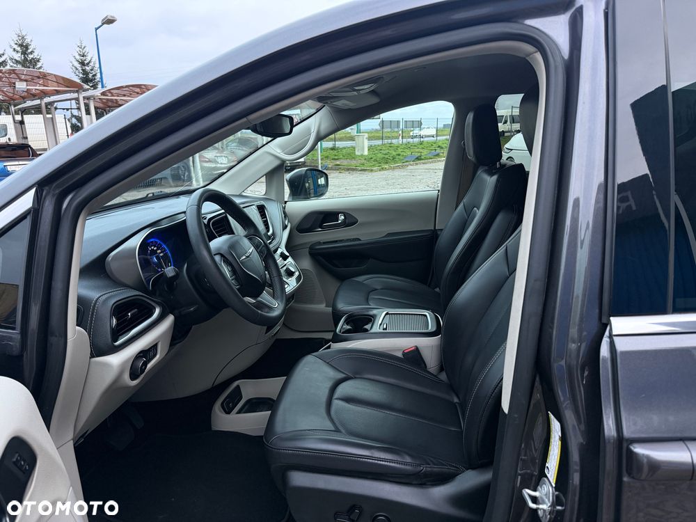 Chrysler Pacifica - 10