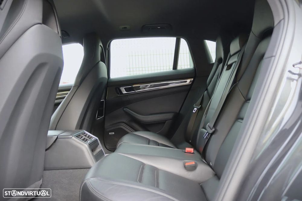 Porsche Panamera Sport Turismo 4 E-Hybrid - 44
