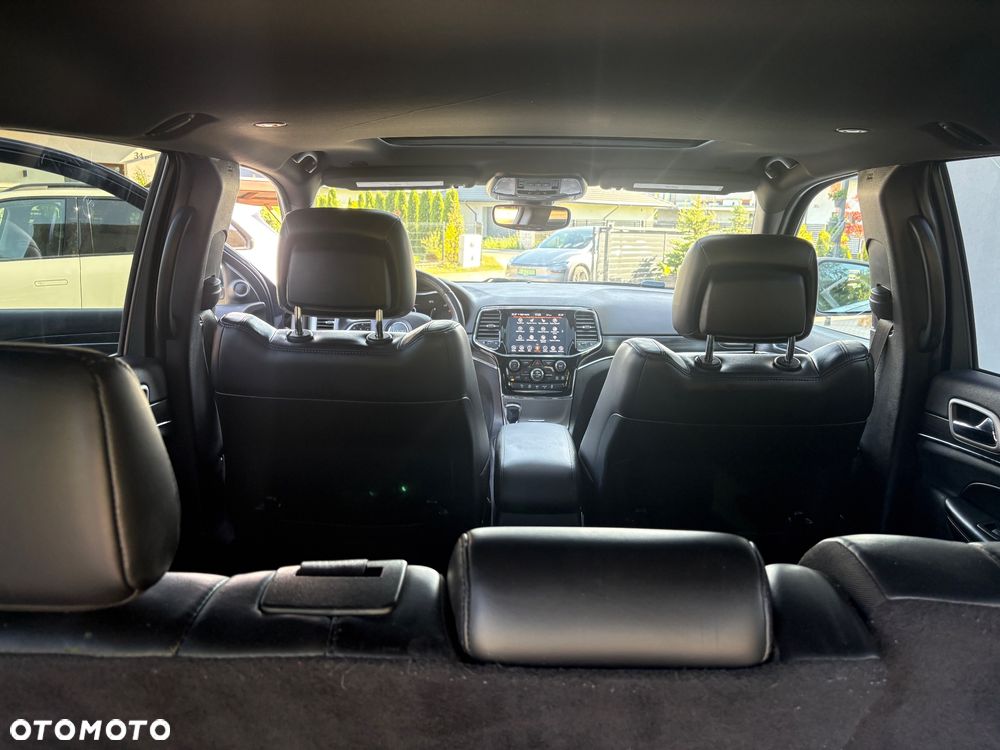 Jeep Grand Cherokee - 24