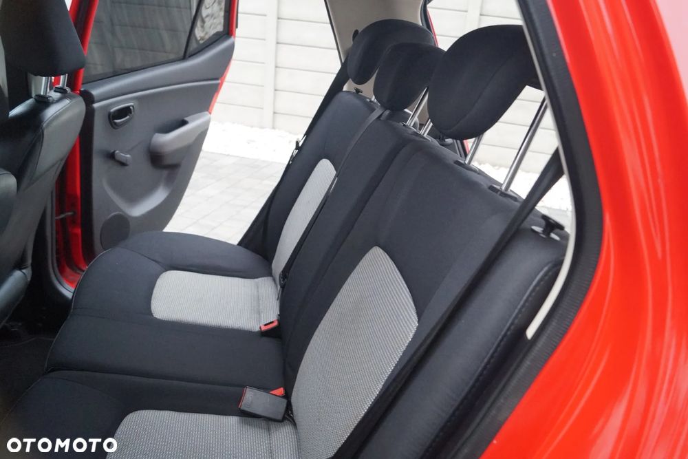 Hyundai i10 1.1 Base - 21