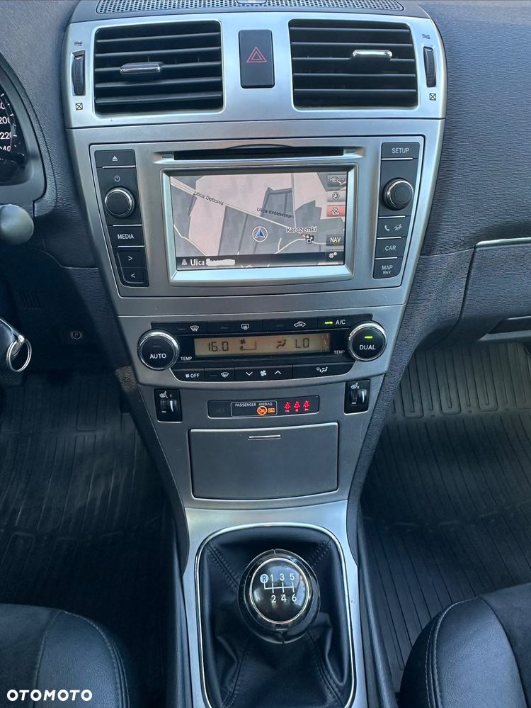 Toyota Avensis 1.8 Comfort - 21