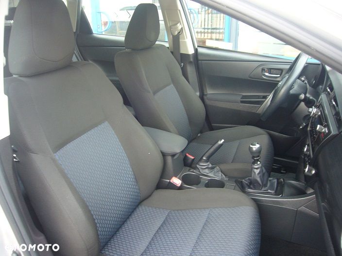 Toyota Auris 1.4 D-4D Active - 19