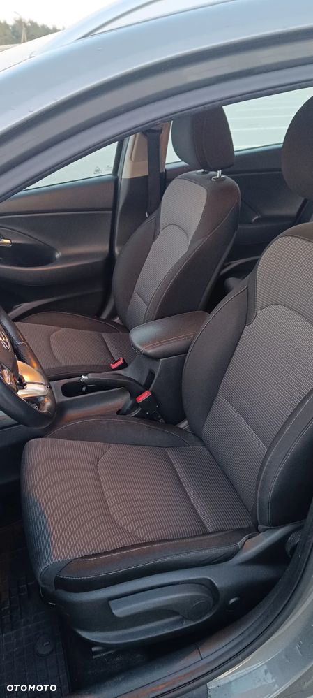 Hyundai i30 1.6 D Classic + - 8