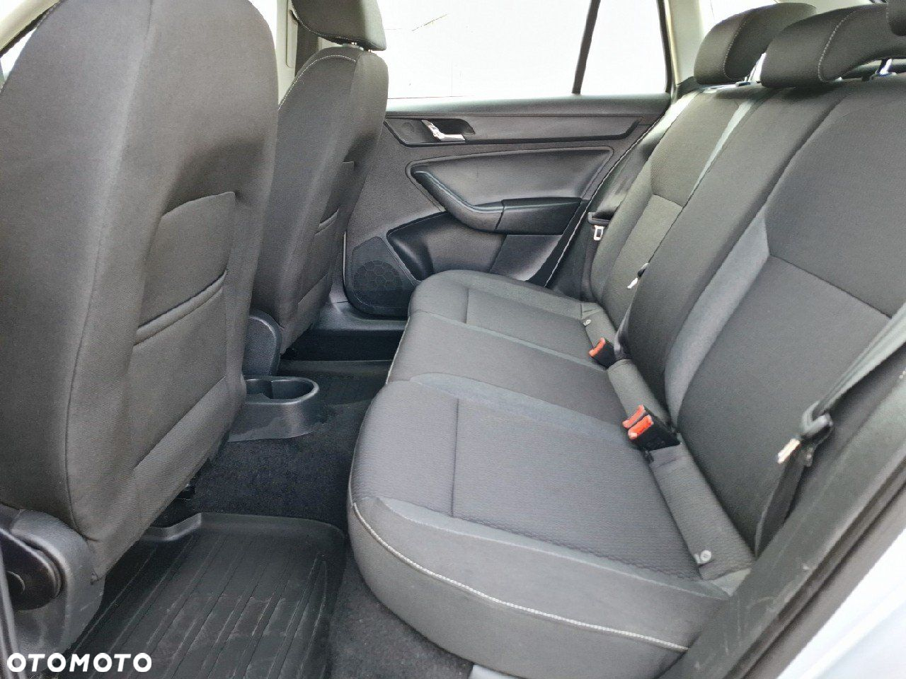 Skoda RAPID - 12