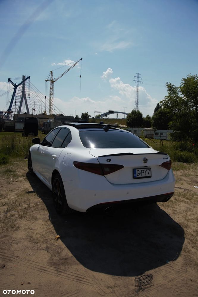 Alfa Romeo Giulia 2.0 Turbo 16V AT8-Q4 Ti - 1