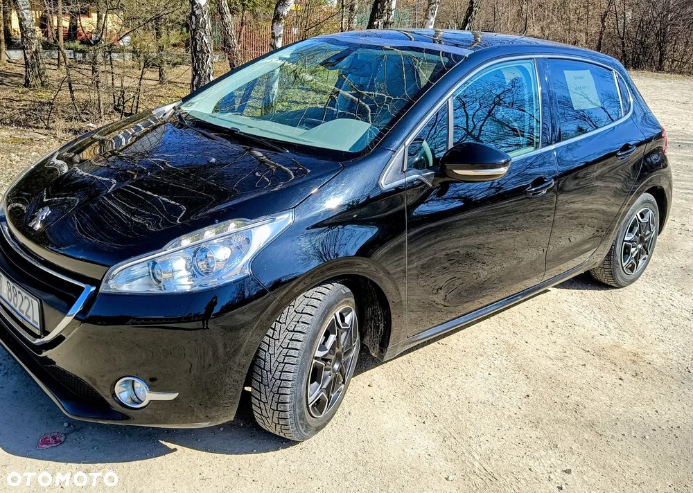Peugeot 208 - 1