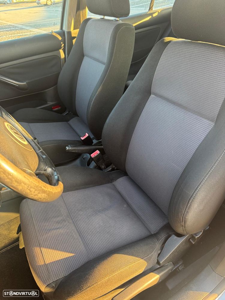 VW Golf 1.4i 25 Anos - 10